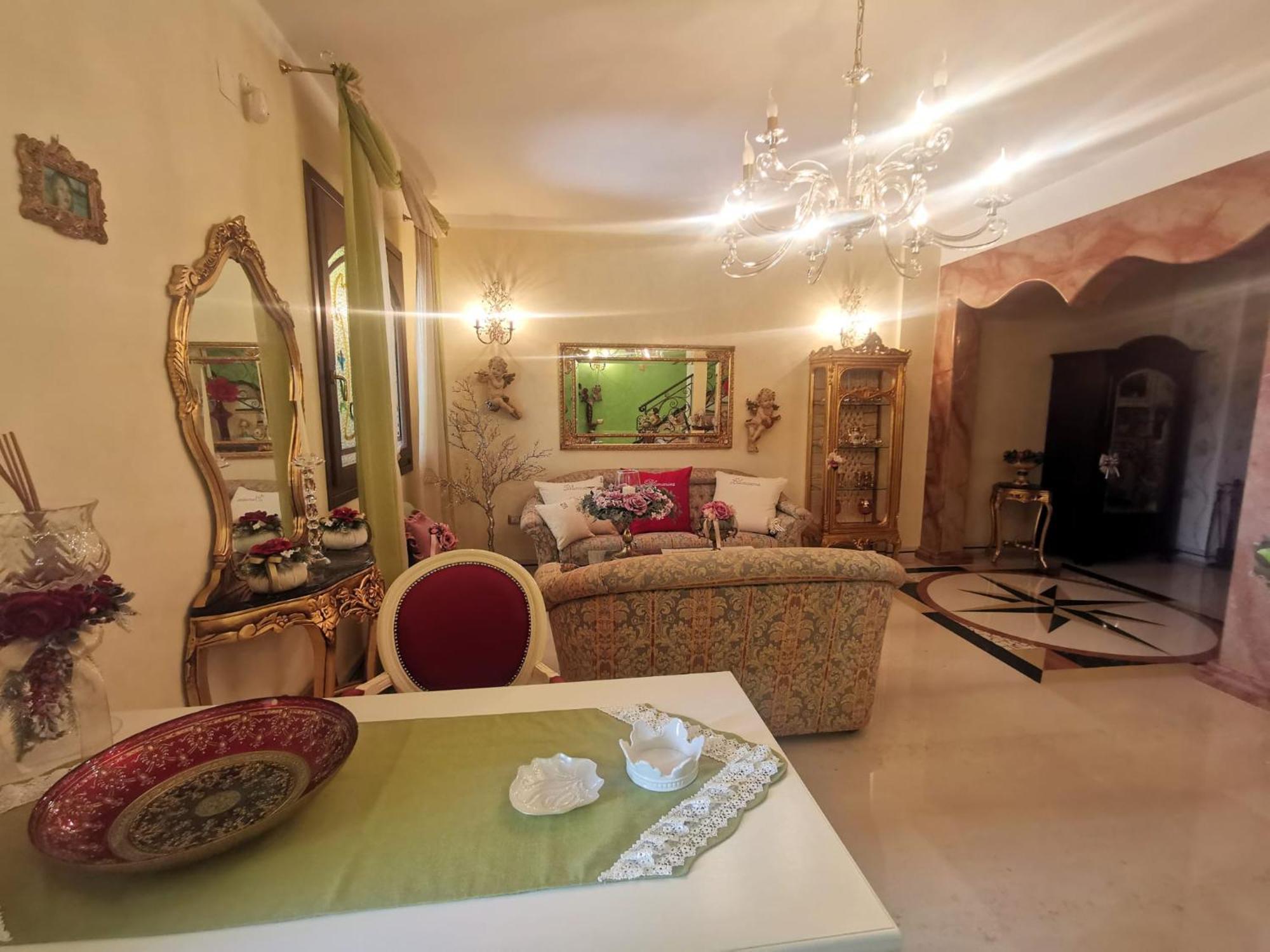 Queen'S Luxurious House 갈리폴리 외부 사진